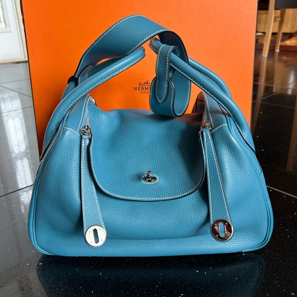 Hermes Handbags - Hermes Lindy 34🎉